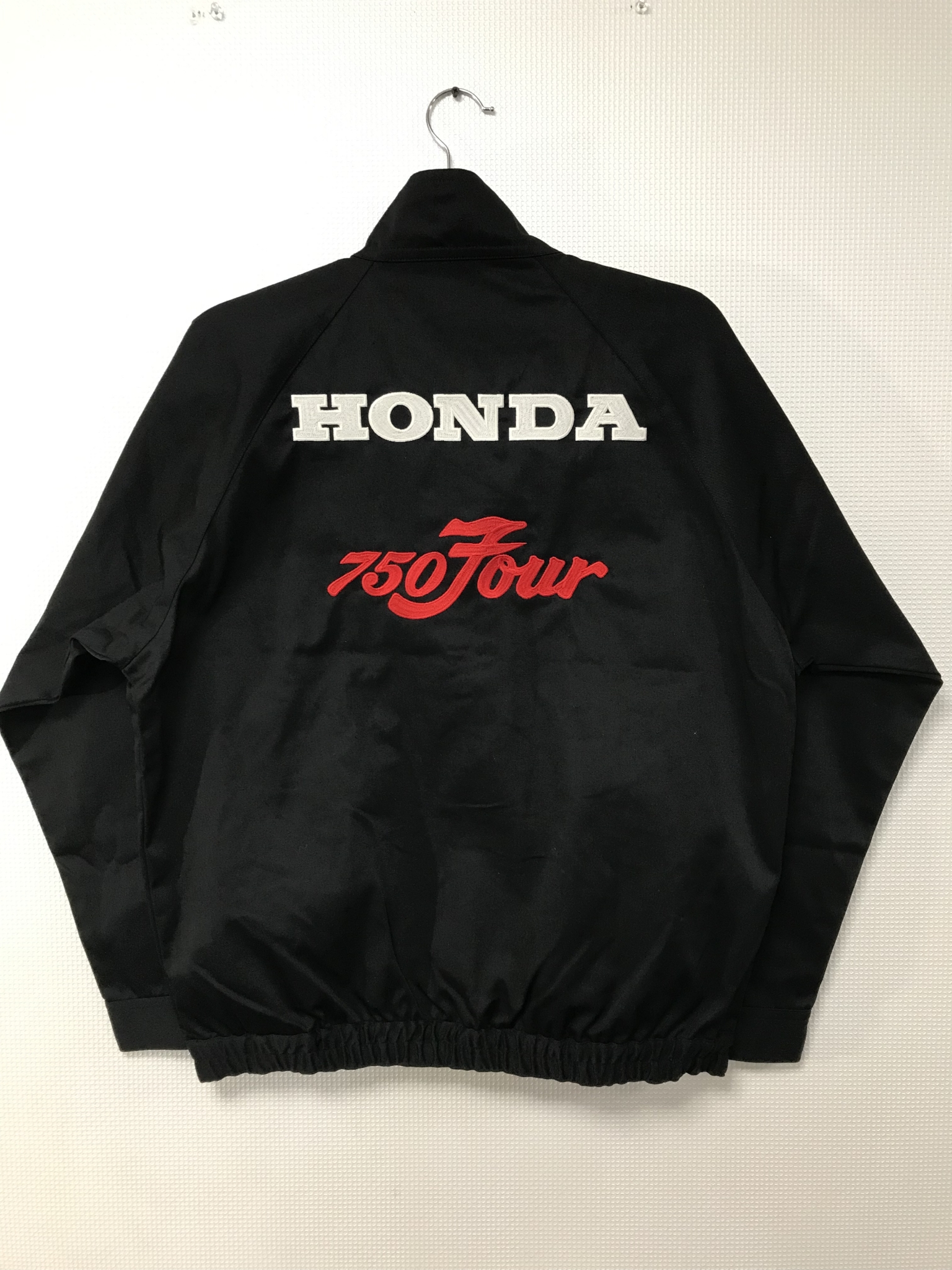 Honda 750four の刺繍 バイクチーム刺繍 革ジャン刺繍 Mcワッペンならg2 刺繍入りバイクベスト 応援ユニフォーム刺繍 イベント服刺繍 オリジナルtシャツ作成 アパレル 2次加工まで 名古屋からすぐ